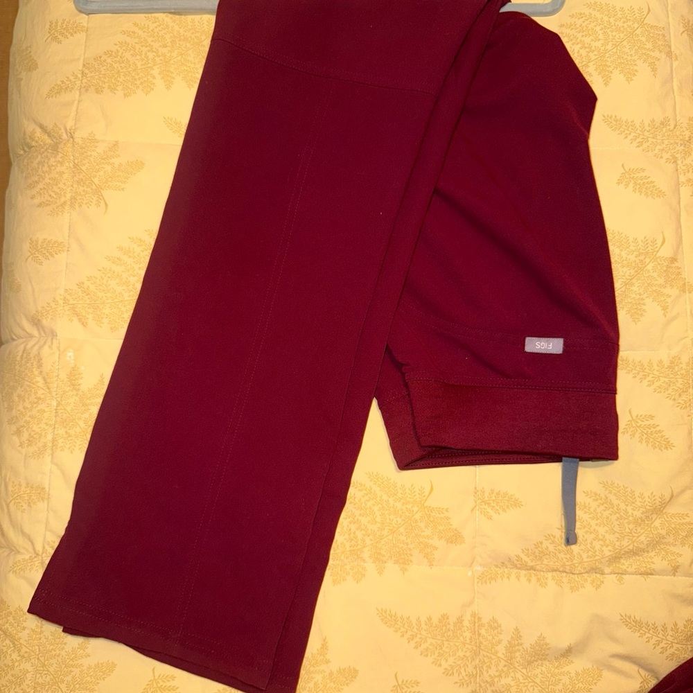 Figs Women’s KADE cargo Maroon scrub 
Pants.  like new . Worn once. Xxs